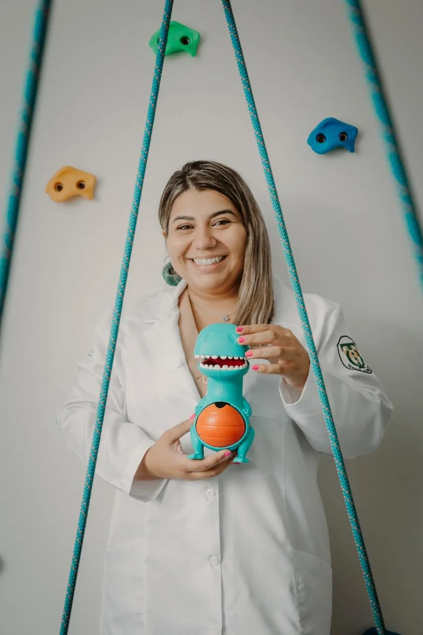 Retrato de Sarah Silva — Estagiária de Terapia Ocupacional · Psicopedagoga e Neuropsicopedagoga